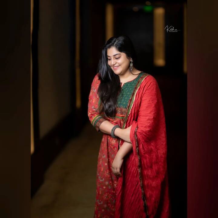எரியும் தீயில் எண்ணெய் நீ ஊற்று... நான் வந்து நீராடும் நீரூற்று !.